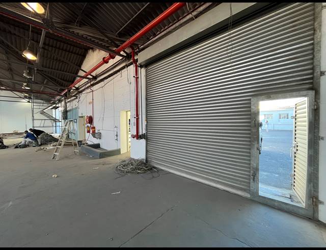 900M² WAREHOUSE TO LET IN PAARDEN EILAND